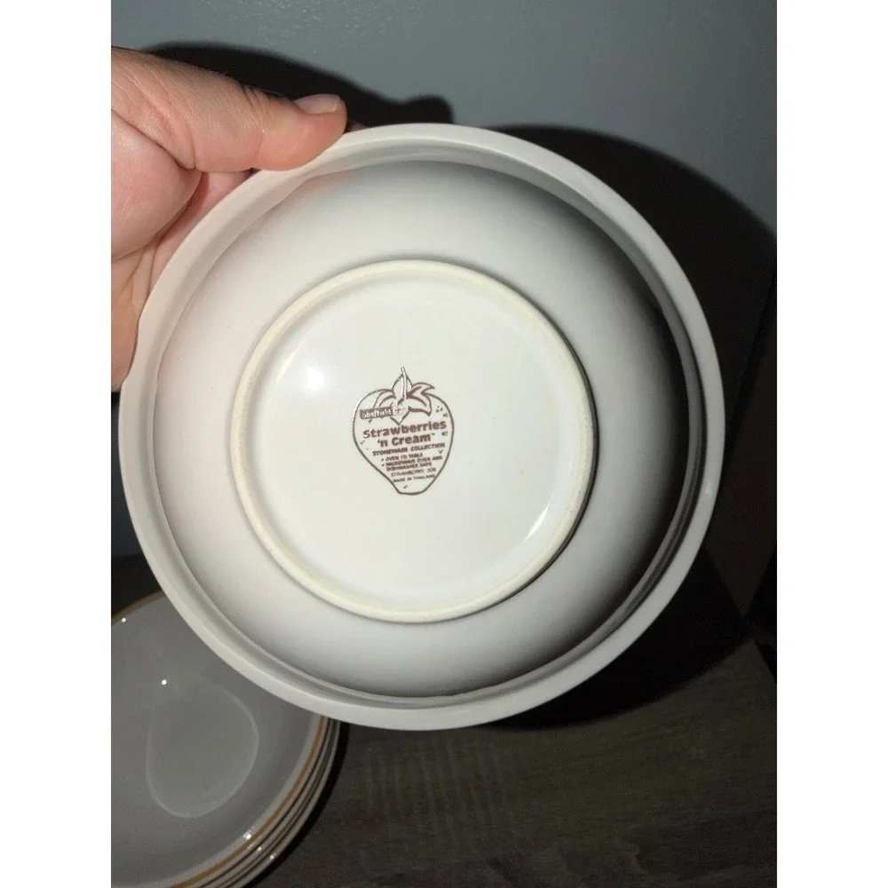 Sheffield Strawberries n Cream Stoneware Bowls Set of 8 Soup Cereal 6.25